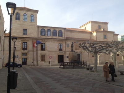 What struck us was the number of very well dressed and fit looking older folk (lower right) promenading around the main squares.