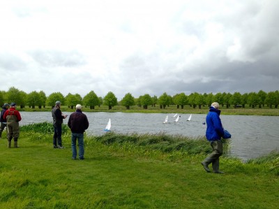 Duncan, in blue, leading and already on the downwind leg.