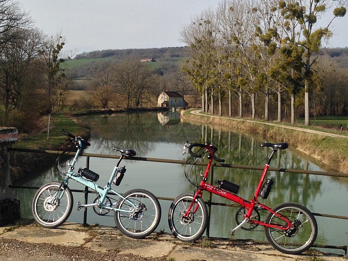 Our Bike Friday New World Tourist Silks taking a breather on the Canal de Bourgogne.  Easy riding on flat canal paths you say?  Did we really need our “water bottle” Cytronex electric assists?  Well in fact yes, as there were over 50 locks on the return uphill section!